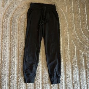 Lululemon ready to rulu joggers